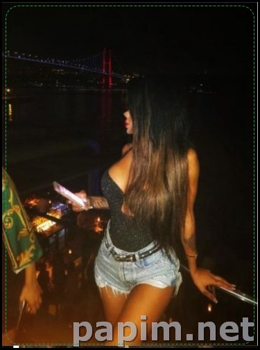 İzmir Sarışın Escort Meral Natürel Hoşluğuna Güveniyor