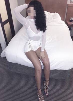 Acıbadem Ateşli Olgun Bayan Escort Defne